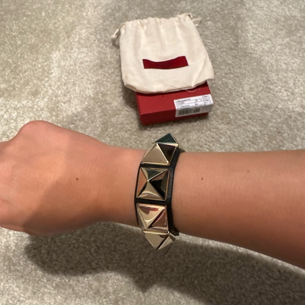 *AUTHENTIC* Valentino Leather Large Rockstud Wrap Bracelet - Picture 3 of 4